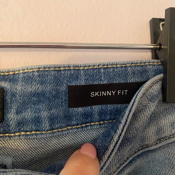 Judy Blue Women's size 28 Skinny Fit Light Wash Distressed Jeans - Picture 3 of 12